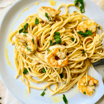 Easy garlic prawn pasta recipe