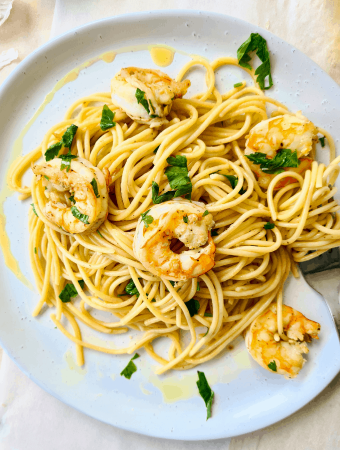 Easy Garlic Prawn Pasta |15 minute meal - Casually Peckish
