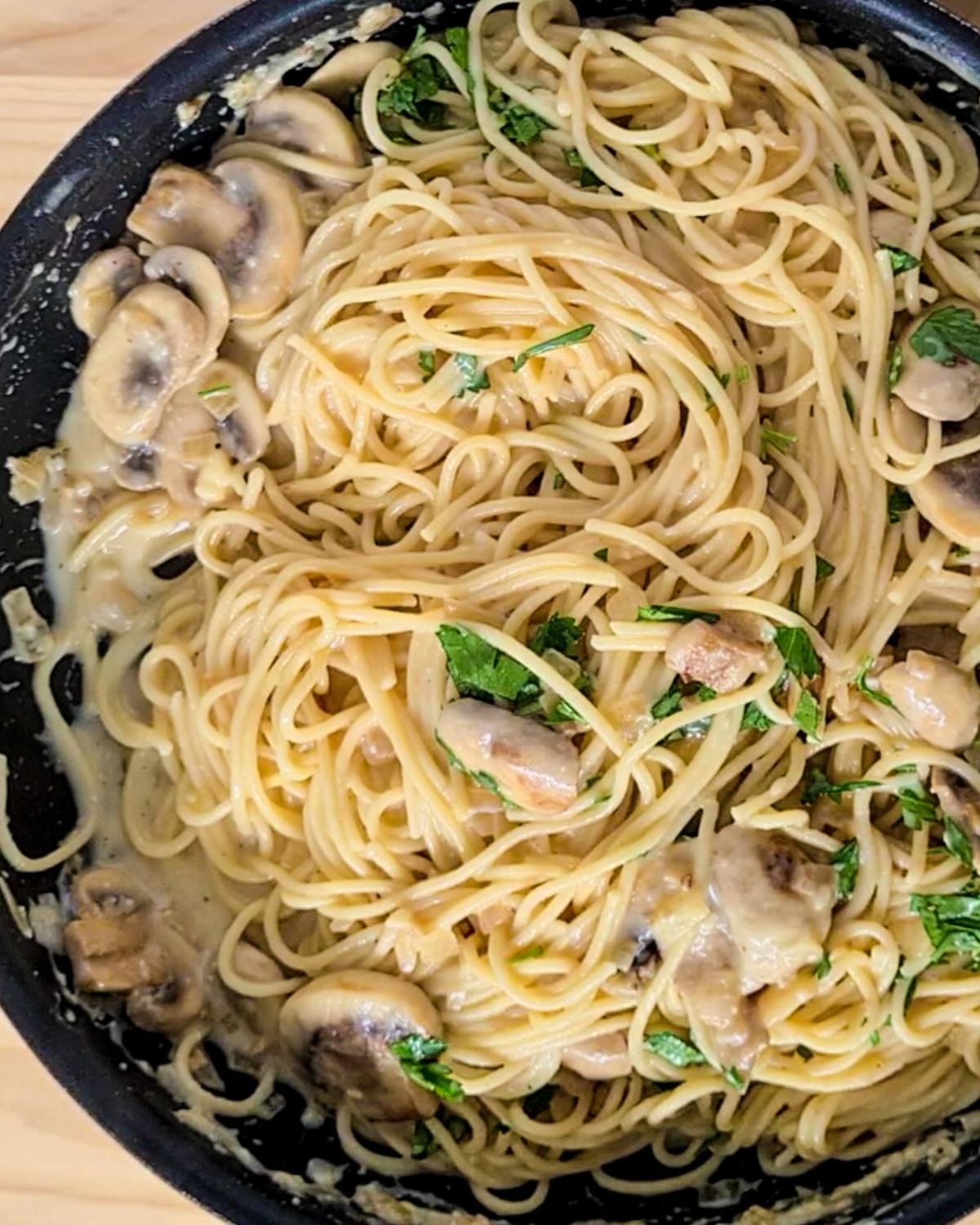 Large pot/skillet of creamy mushroom pasta